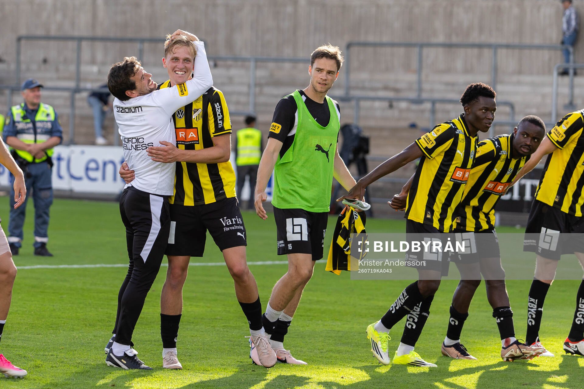Häckens spelare jublar