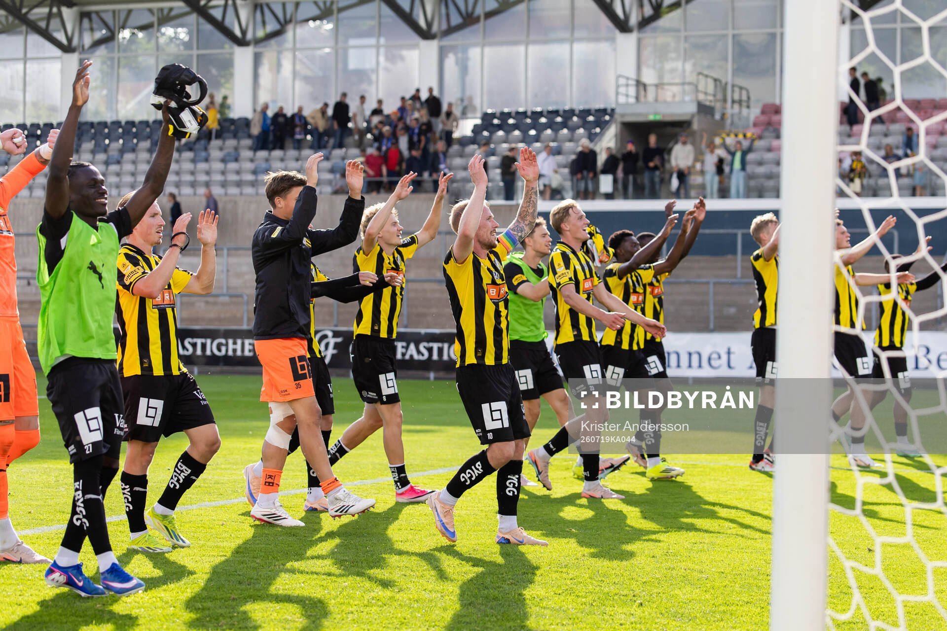 Häckens spelare jublar