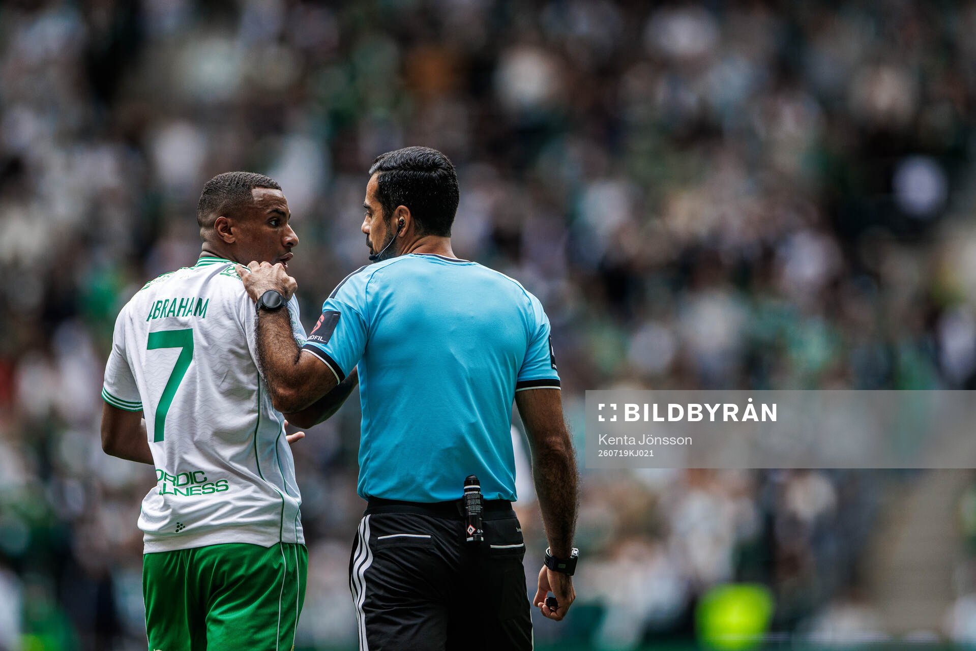 Hammarbys Paulos Abraham reagerar