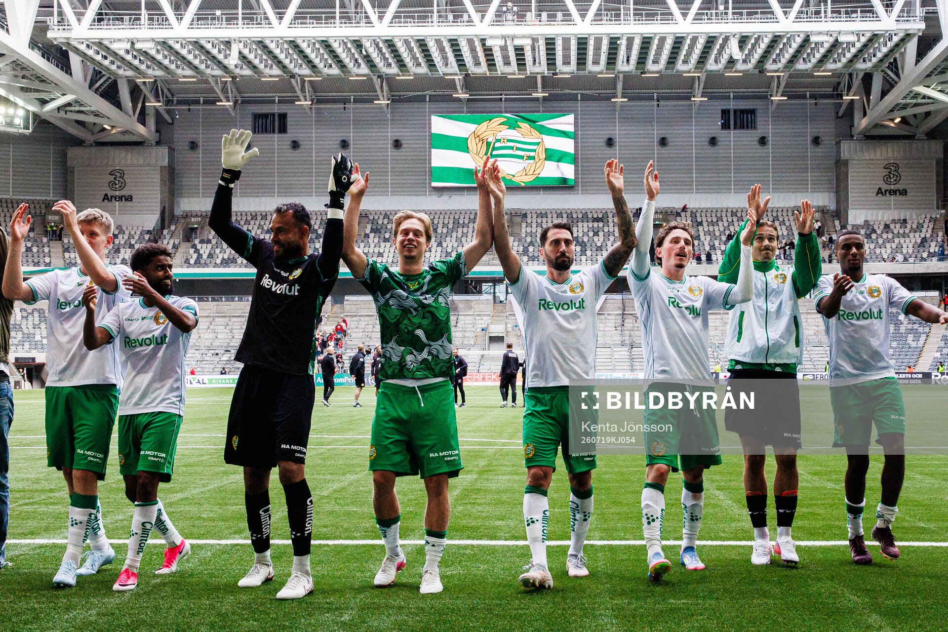 Hammarbys spelare jublar