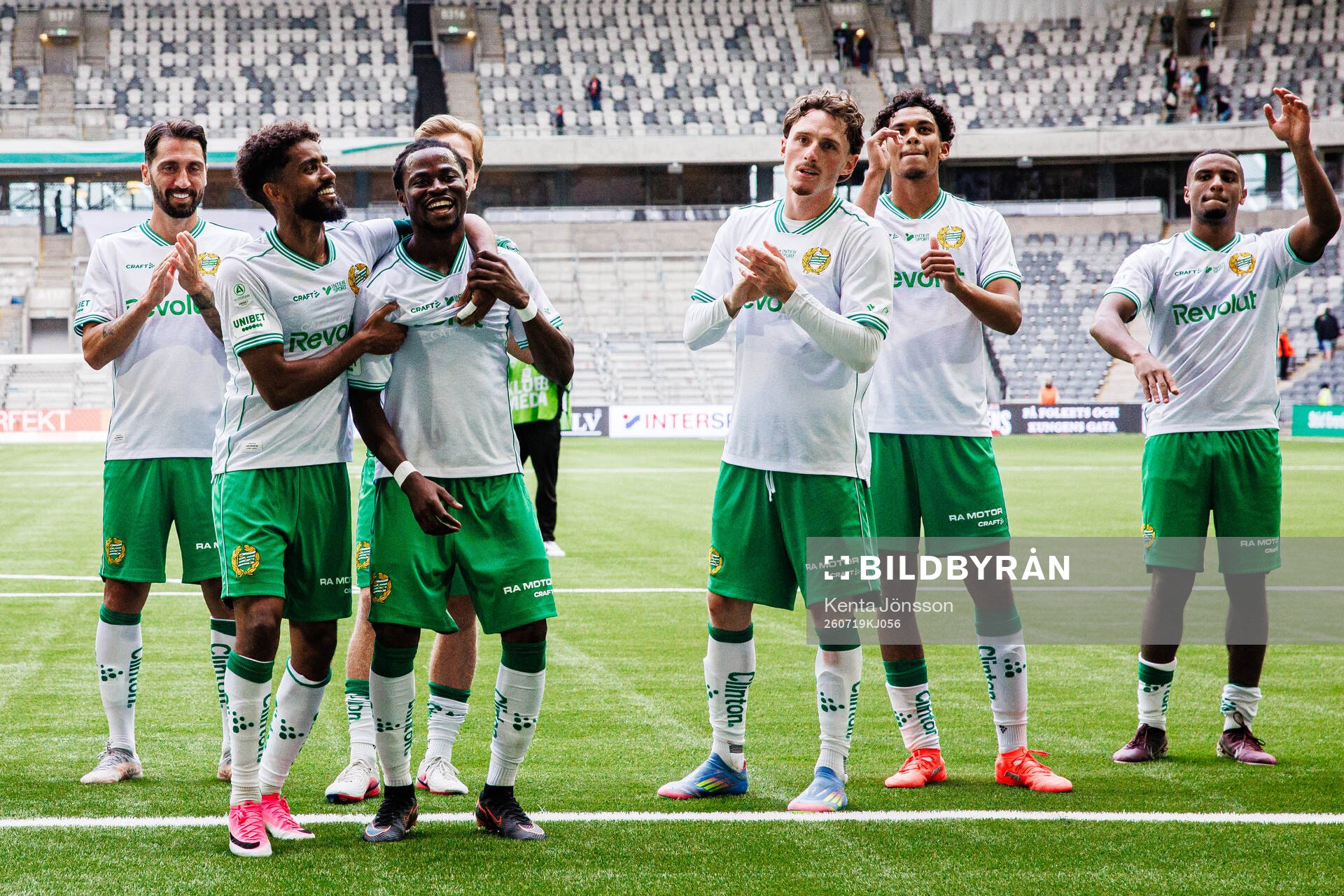 Hammarbys Tesfaldet Tekie och Frank Junior Adjei jublar