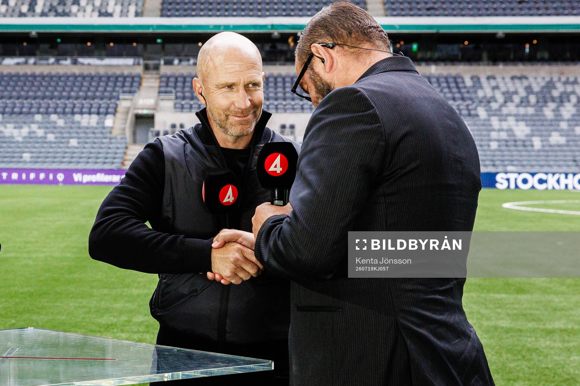 Hammarbys tränare Henrik Rydström i TV-studion med TV4s