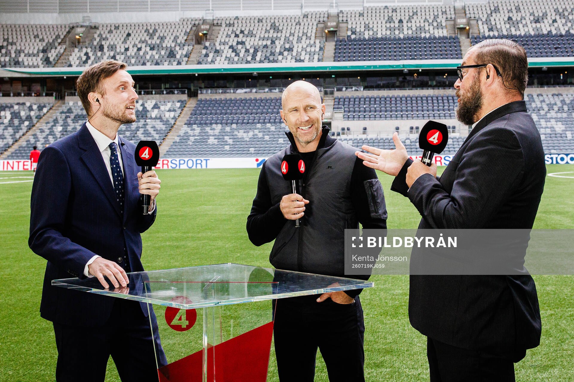 Hammarbys tränare Henrik Rydström i TV-studion med TV4s