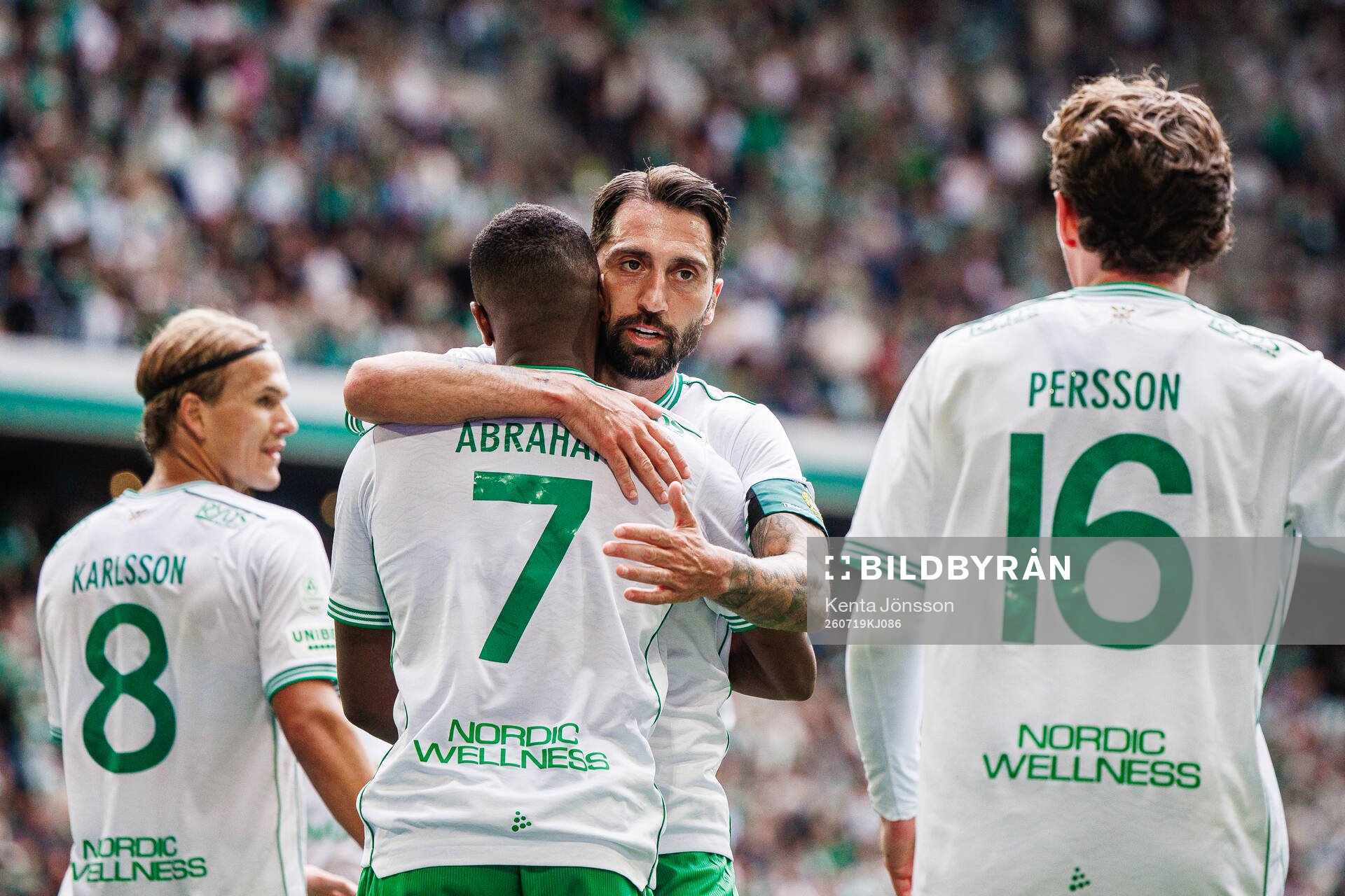 Hammarbys Paulos Abraham och Nahir Besara jublar