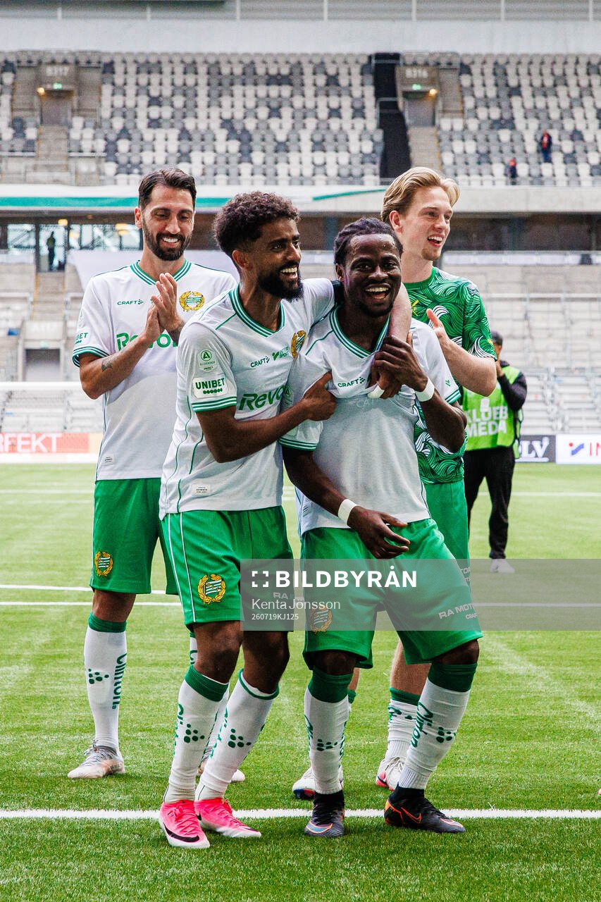 Hammarbys Tesfaldet Tekie och Frank Junior Adjei jublar