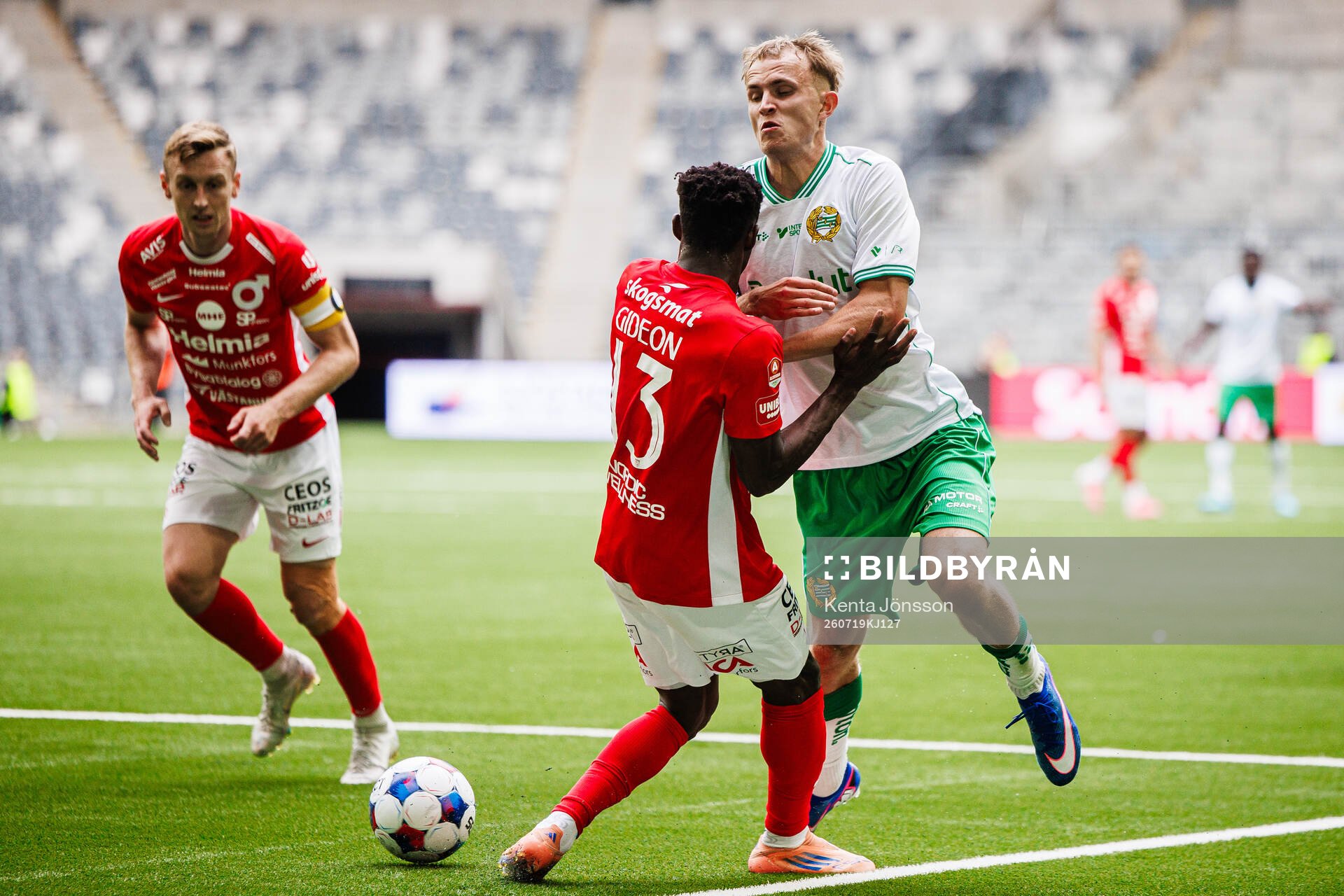 Hammarbys Victor Lind och Degerfors Yiriyon Gideon Yaw