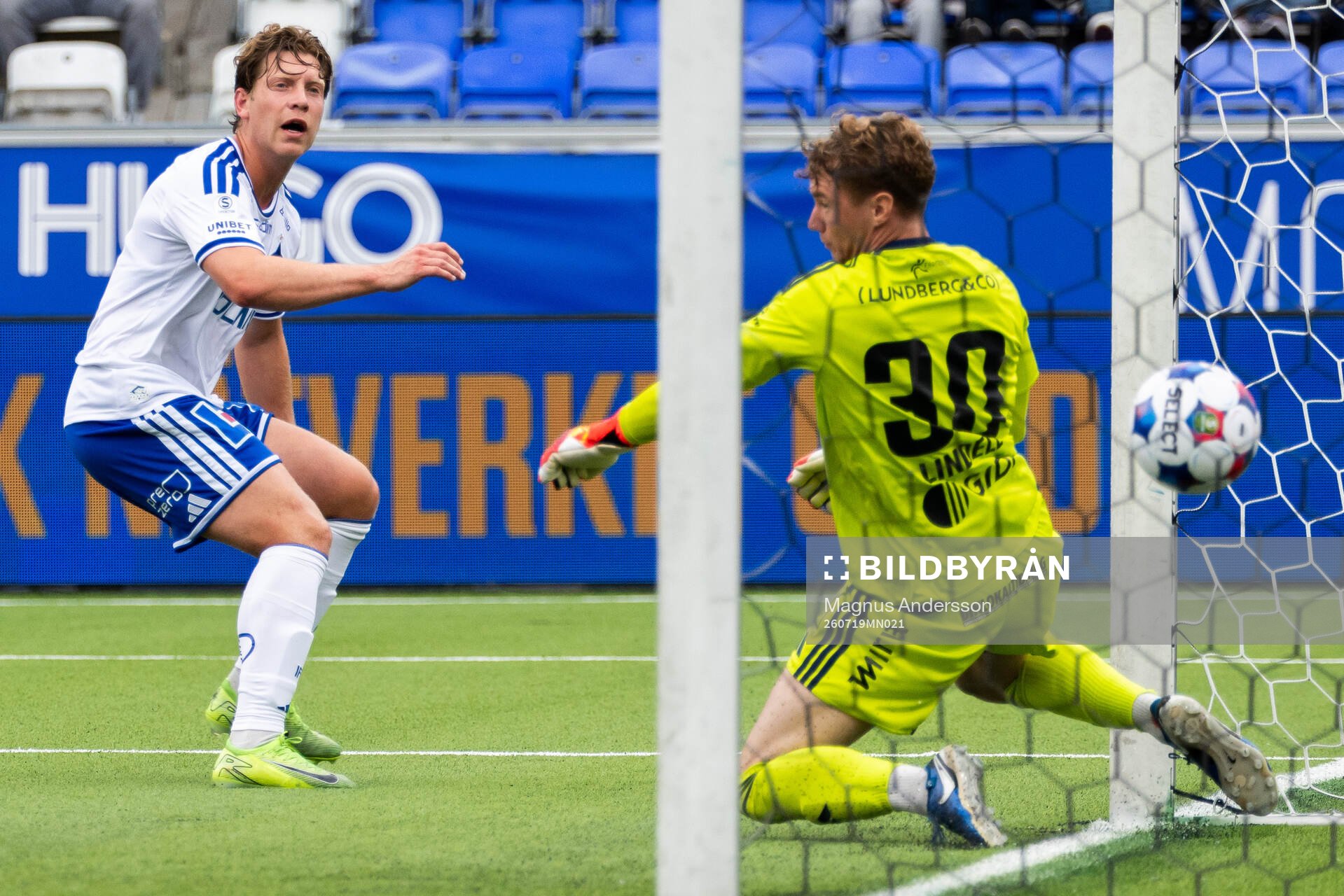 IFK Norrköpings Alexander Fransson och Sandvikens målvakt