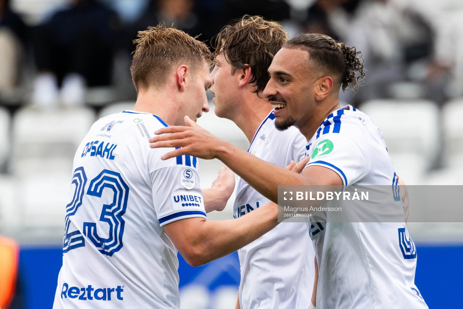 IFK Norrköpings Moutaz Neffati jublar med lagkamrater