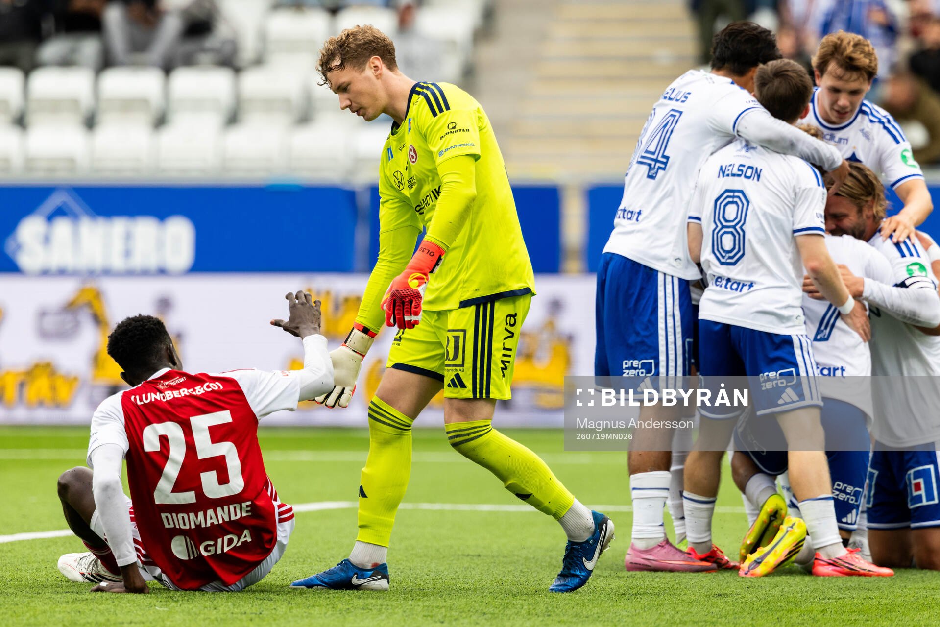 Sandvikens Valassina Solo Diomande och målvakt Otto