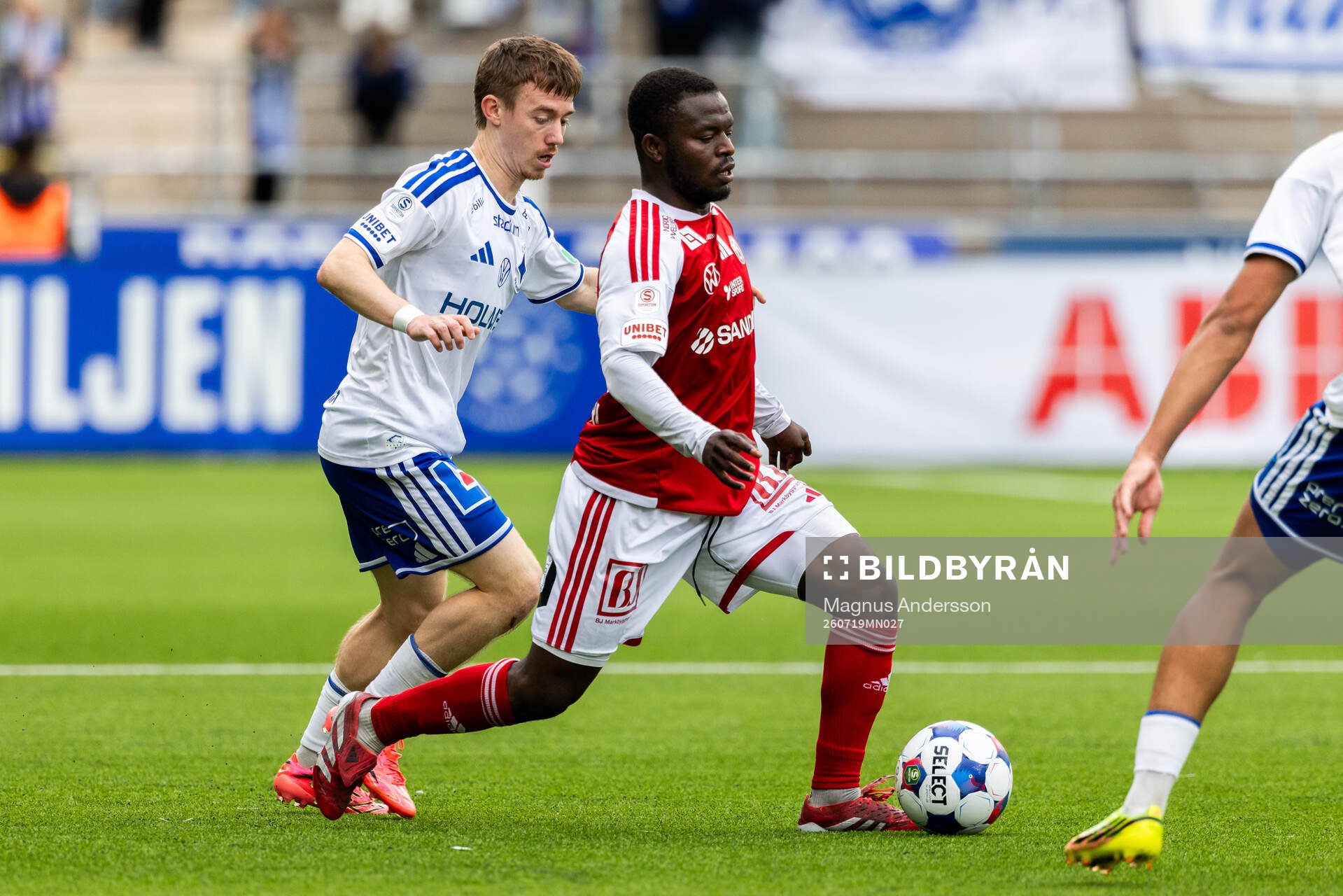 IFK Norrköpings Ryan Nelson och Sandvikens Mohammed Sadat