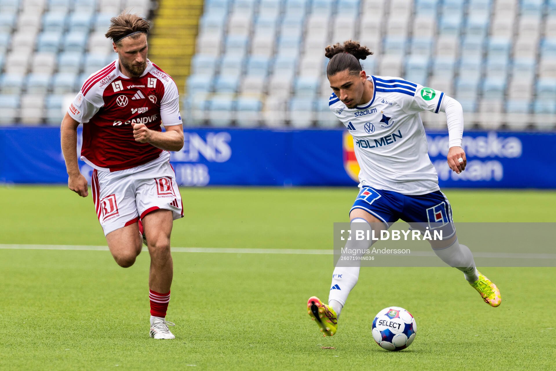 Sandvikens Kasper Harletun och IFK Norrköpings Elias Jemal