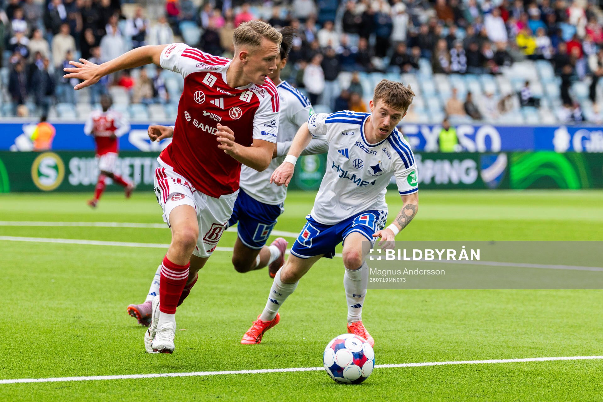 Sandvikens Nino Geiger och IFK Norrköpings Ryan Nelson