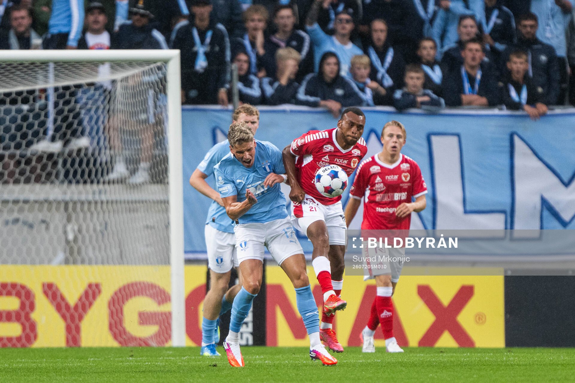 Malmö FFs Jens Stryger Larsen och Kalmars Abdussalam