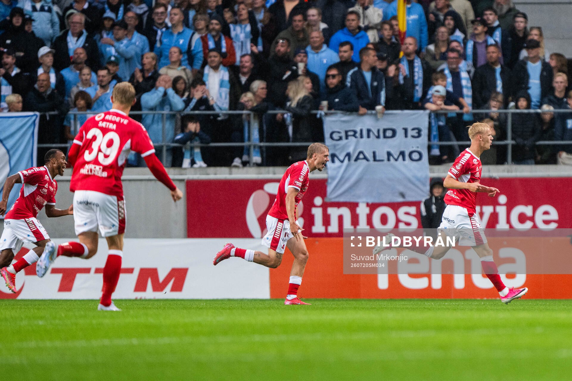 Kalmars Carl Gustafsson jublar