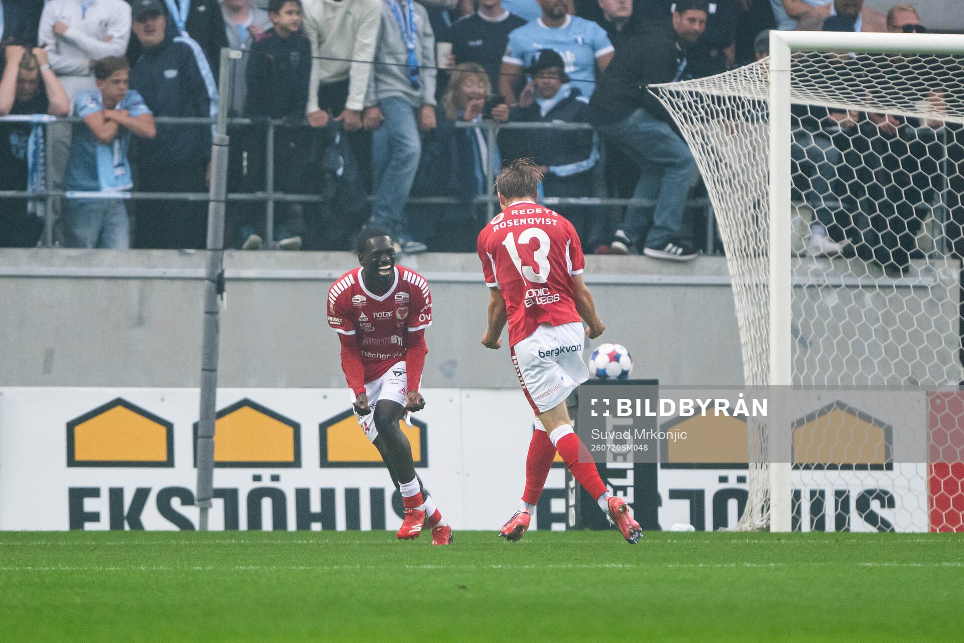 Kalmars Charlie Rosenqvist och Charles Sagoe Jr jublar