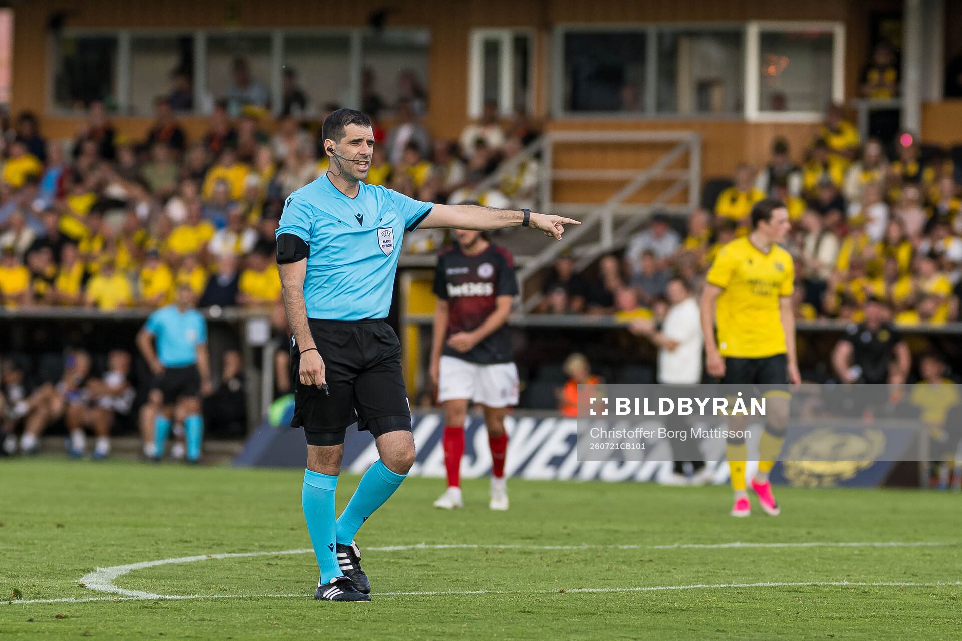 Referee Matthew De Gabriele