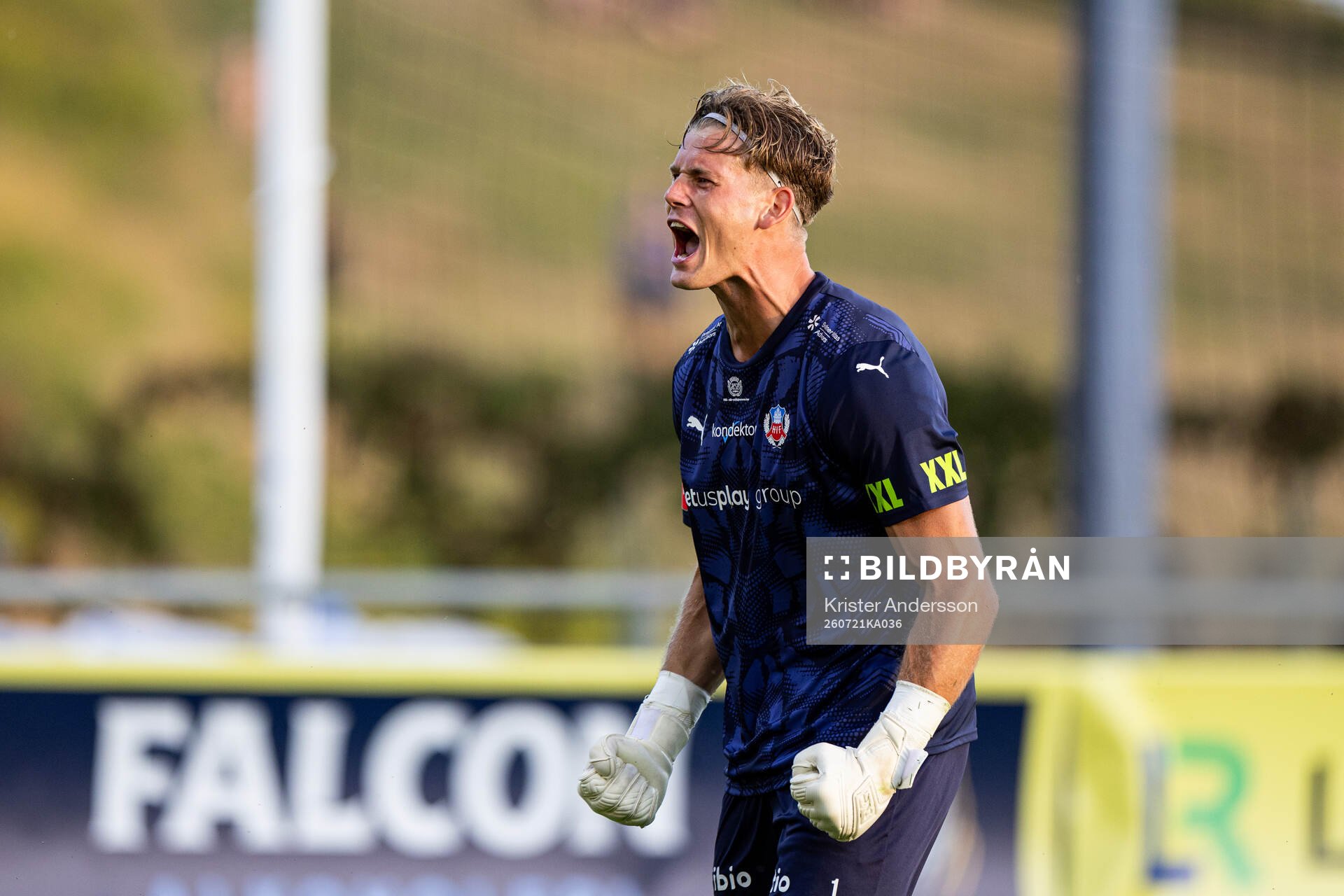 Helsingborgs målvakt Johan Brattberg jublar