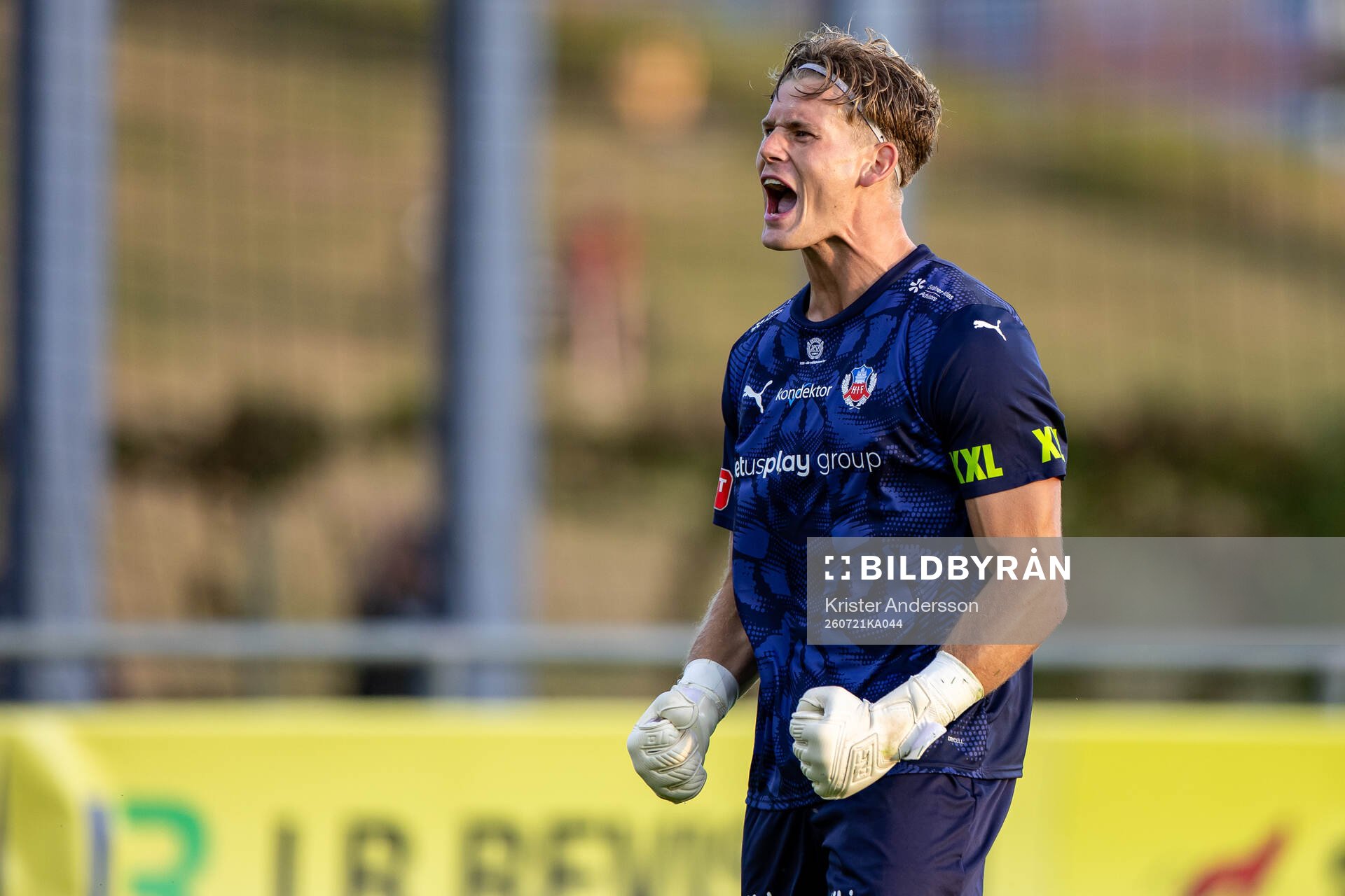 Helsingborgs målvakt Johan Brattberg jublar