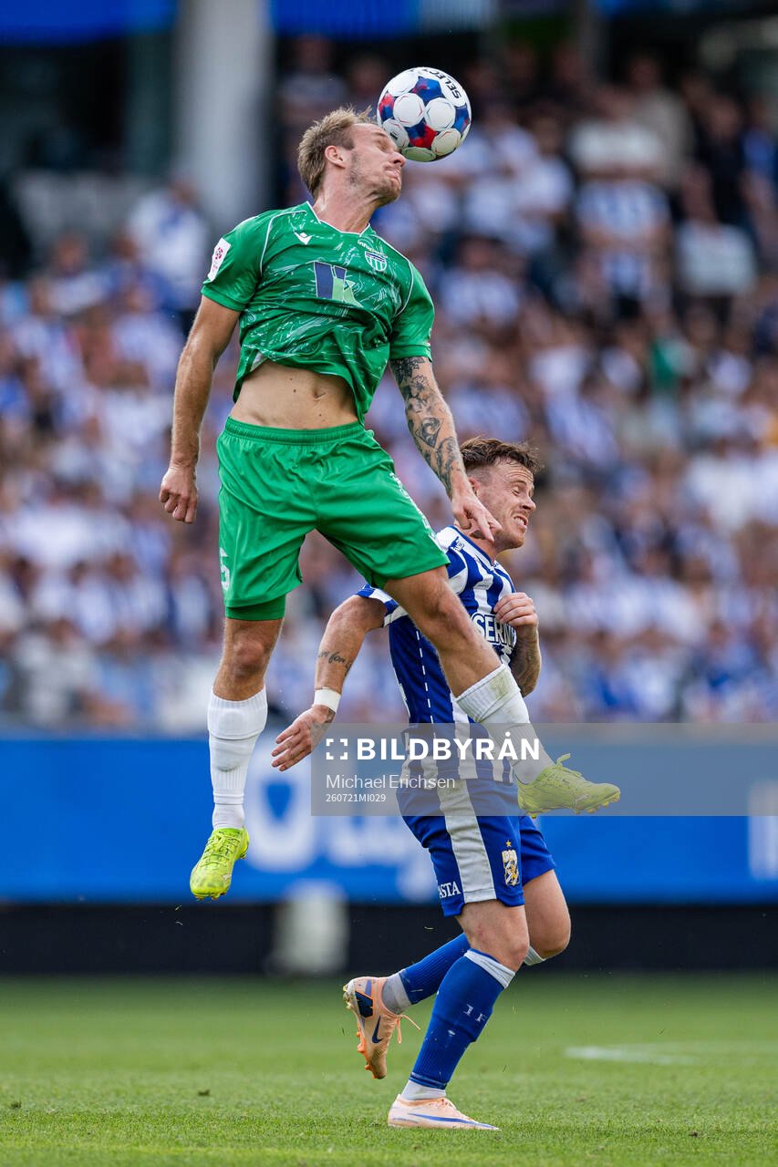 Mark Oliver Roosnupp of Tallinna FCI Levadia and Tobias