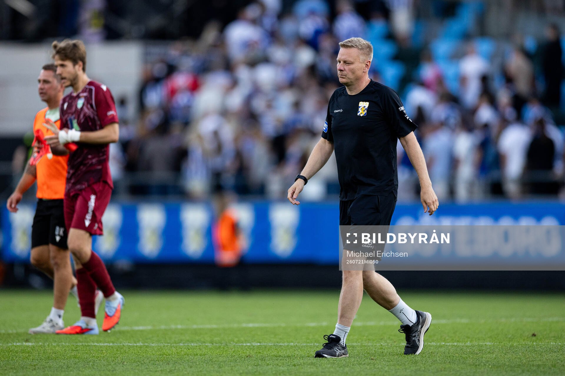 Coach Stefan Billborn of IFK Göteborg looks dejected
