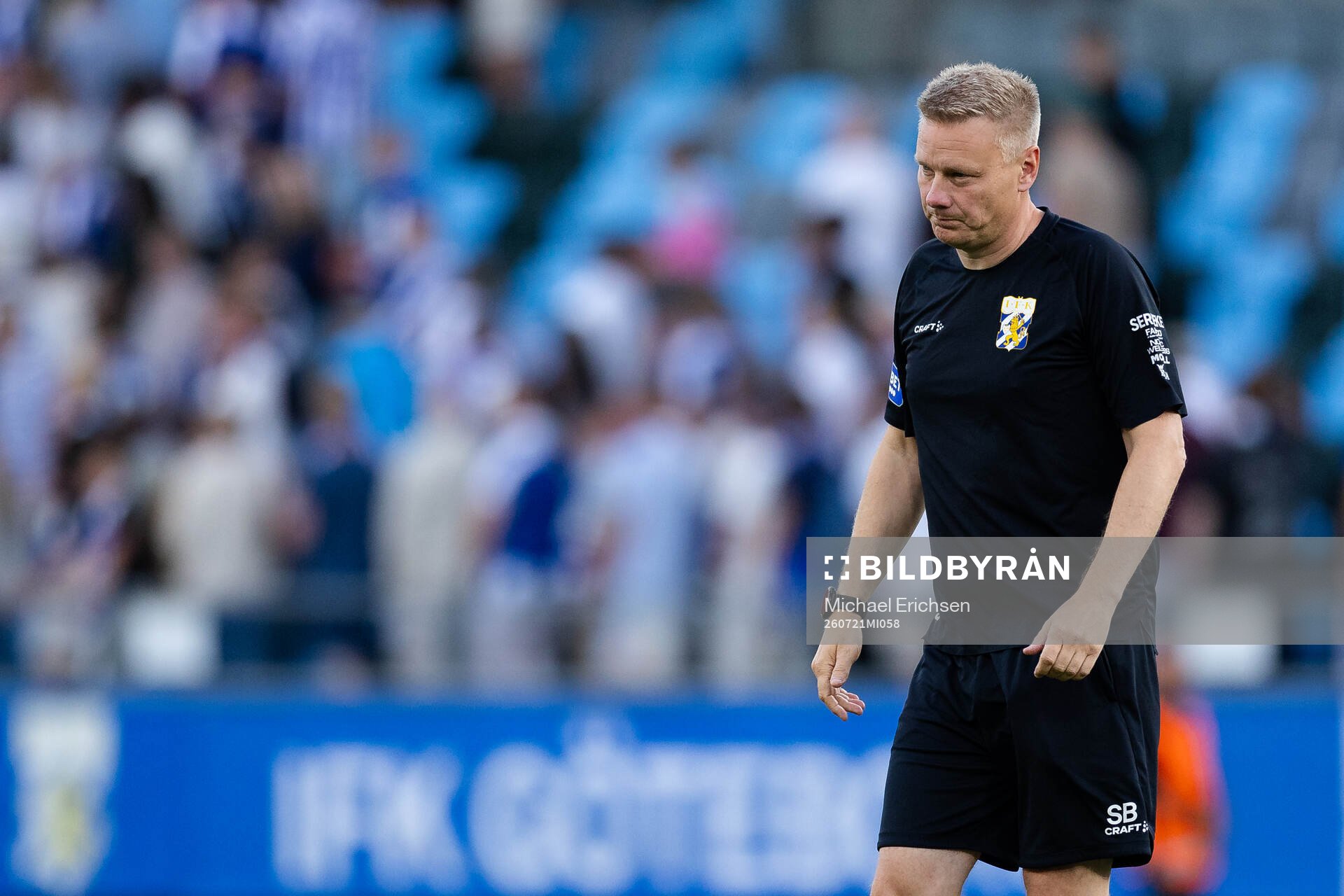 Coach Stefan Billborn of IFK Göteborg looks dejected