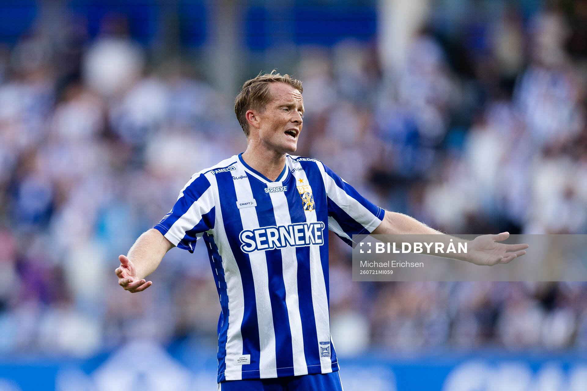 Sam Larsson of IFK Göteborg looks dejected