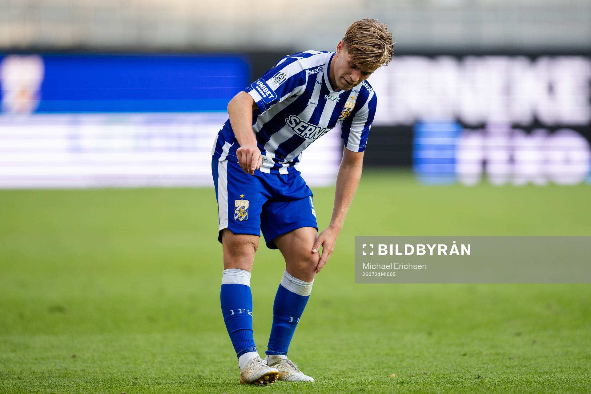 Felix Eriksson of IFK Göteborg gets injured