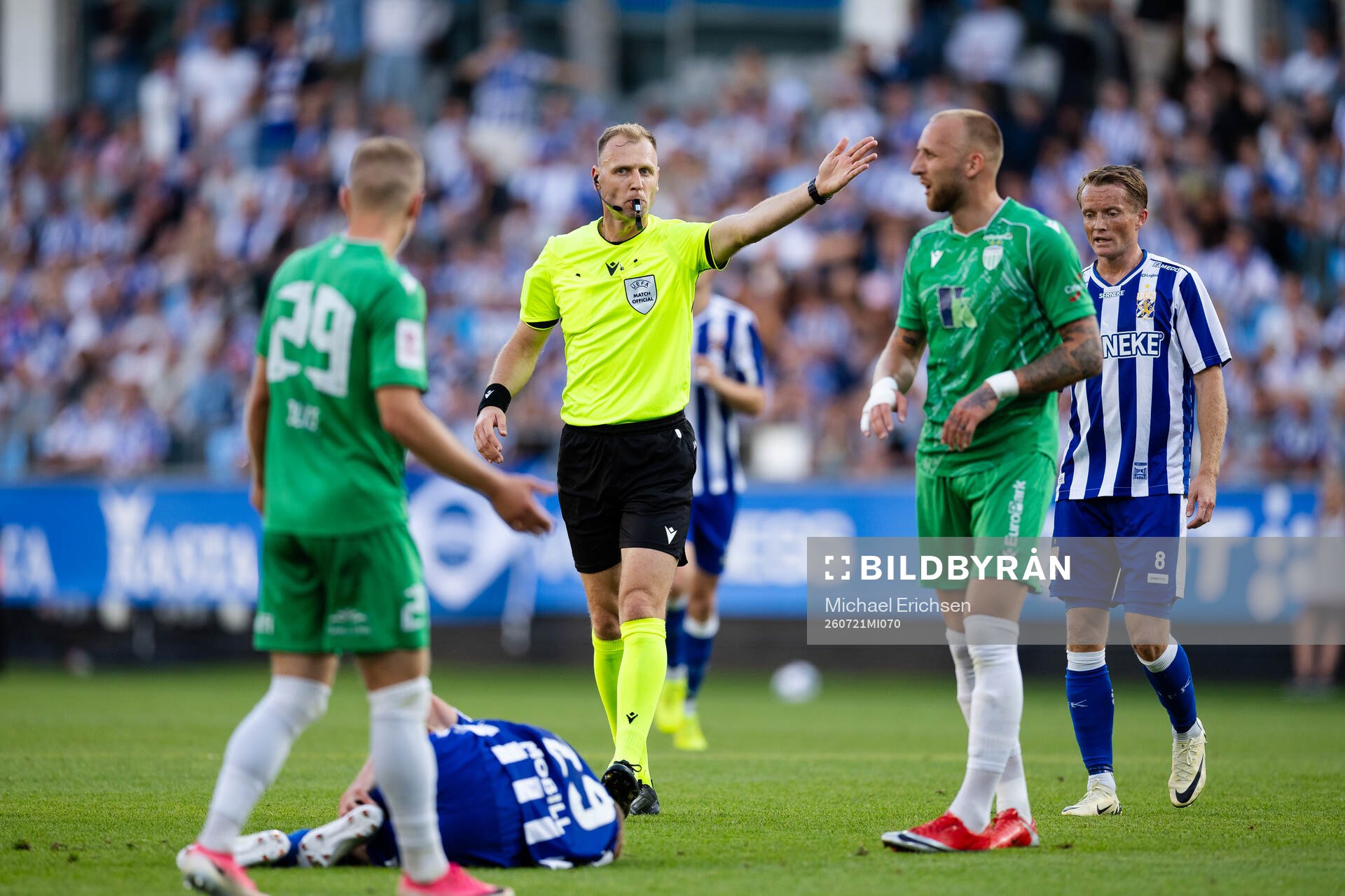 Referee Dmytro Panchyshyn