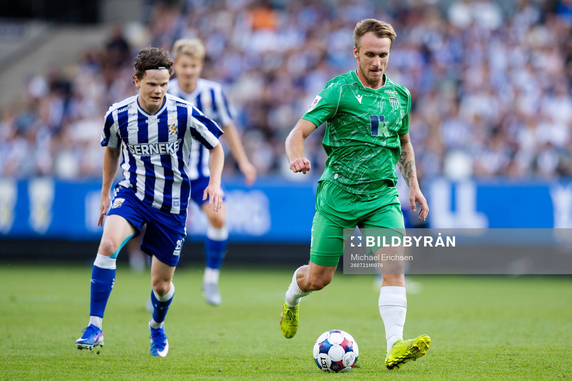Kolbeinn Thordarson of IFK Göteborg and Mark Oliver