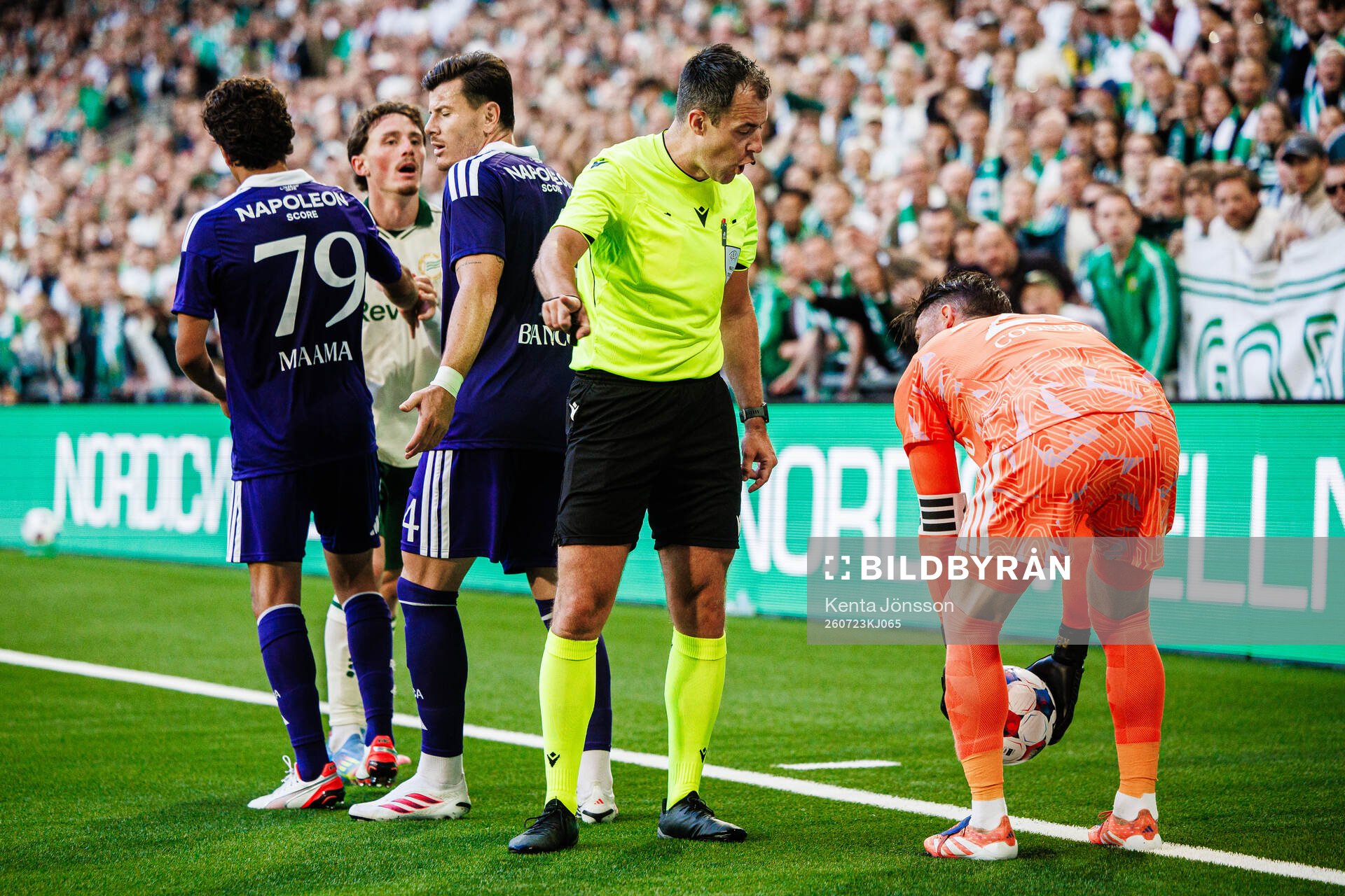 Noah Persson of Hammarby, referee Donald Robertson and