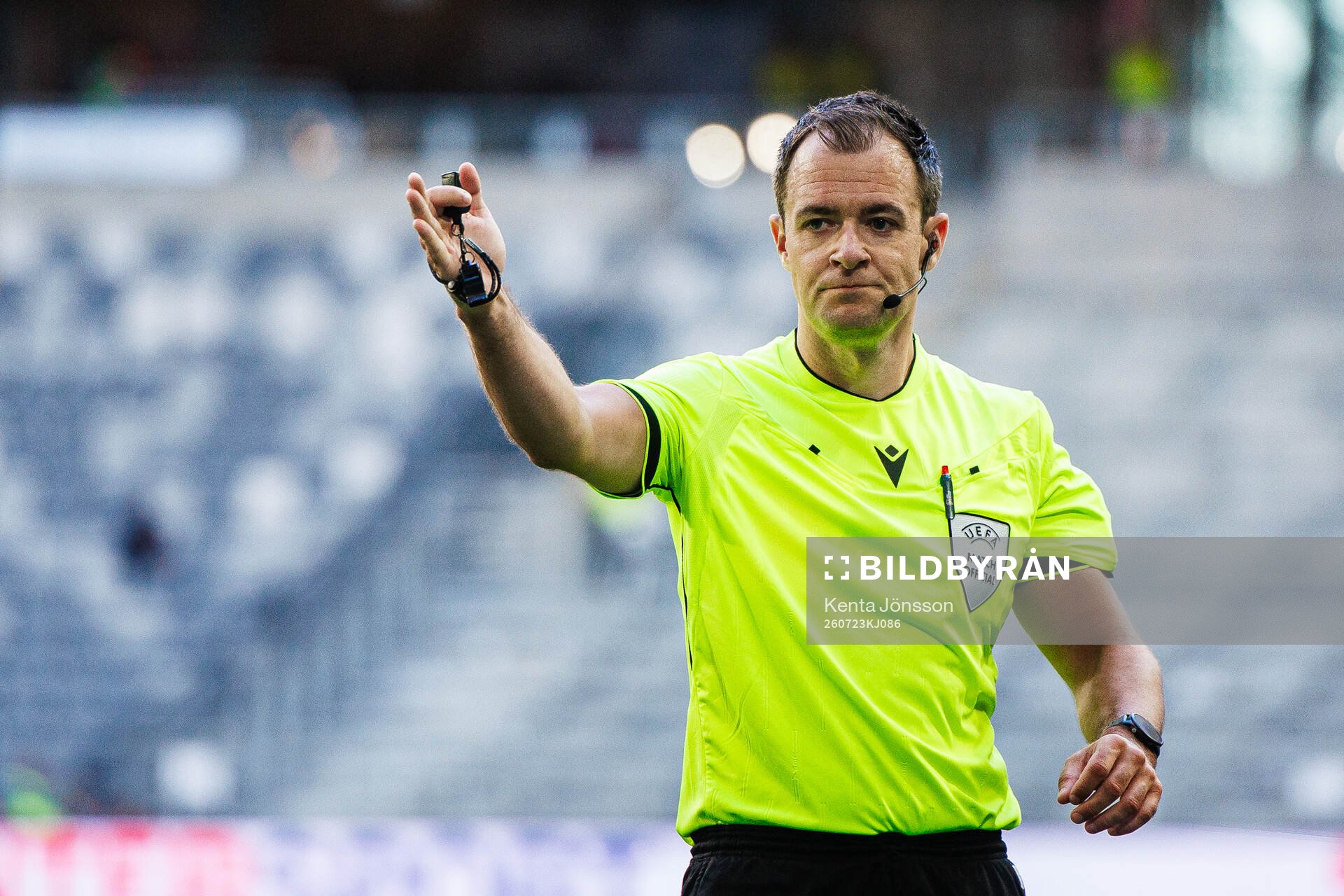 referee Donald Robertson