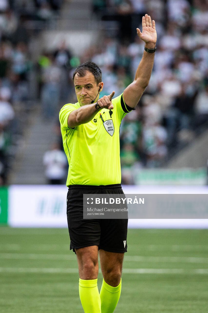 Referee Donald Robertson