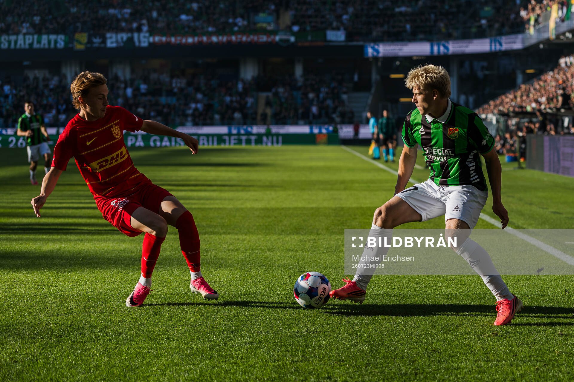 Juho Lähteenmäki of FC Nordsjälland and Robert Frosti
