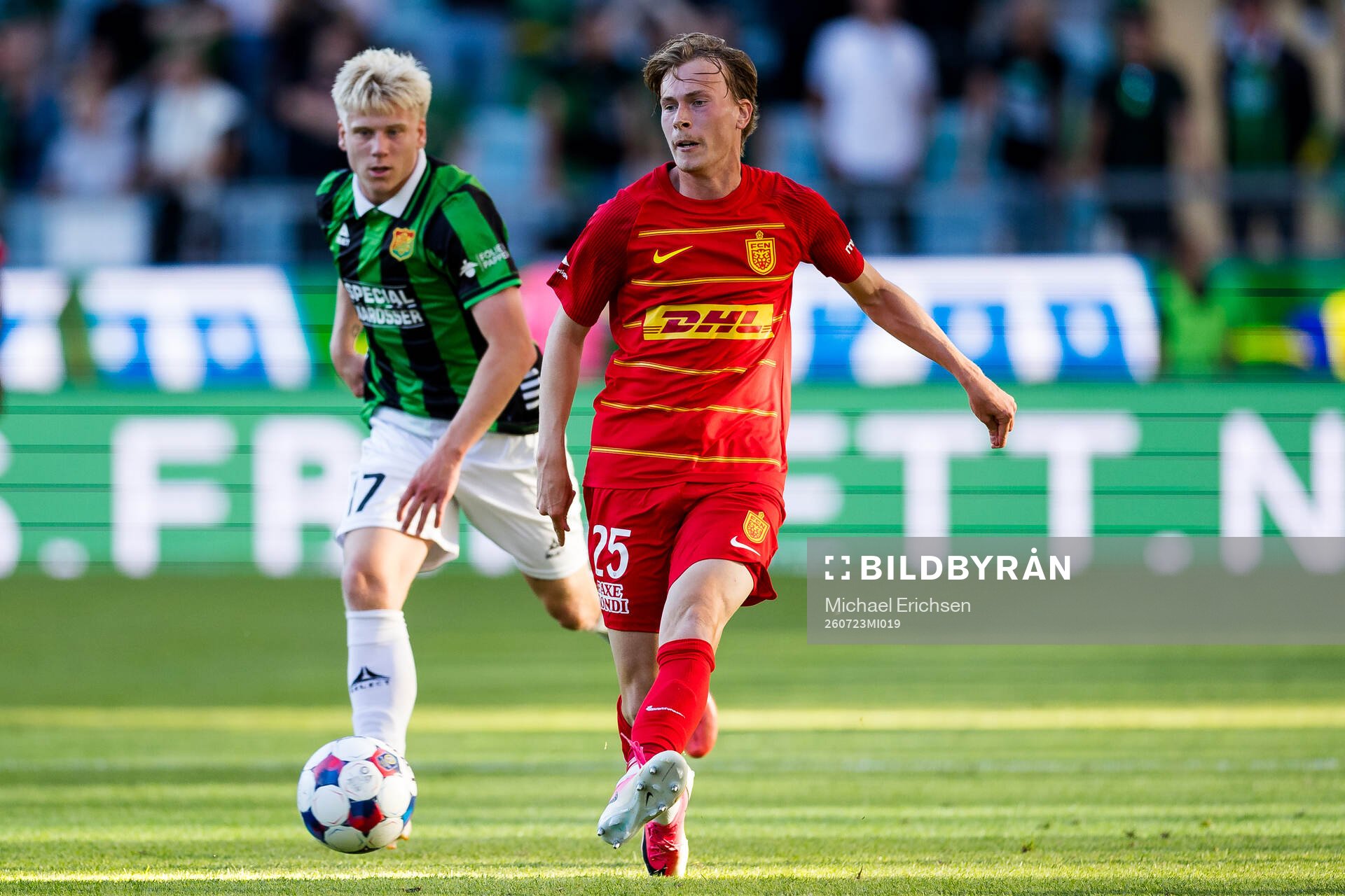 Robert Frosti Thorkelsson of GAIS and Juho Lähteenmäki of