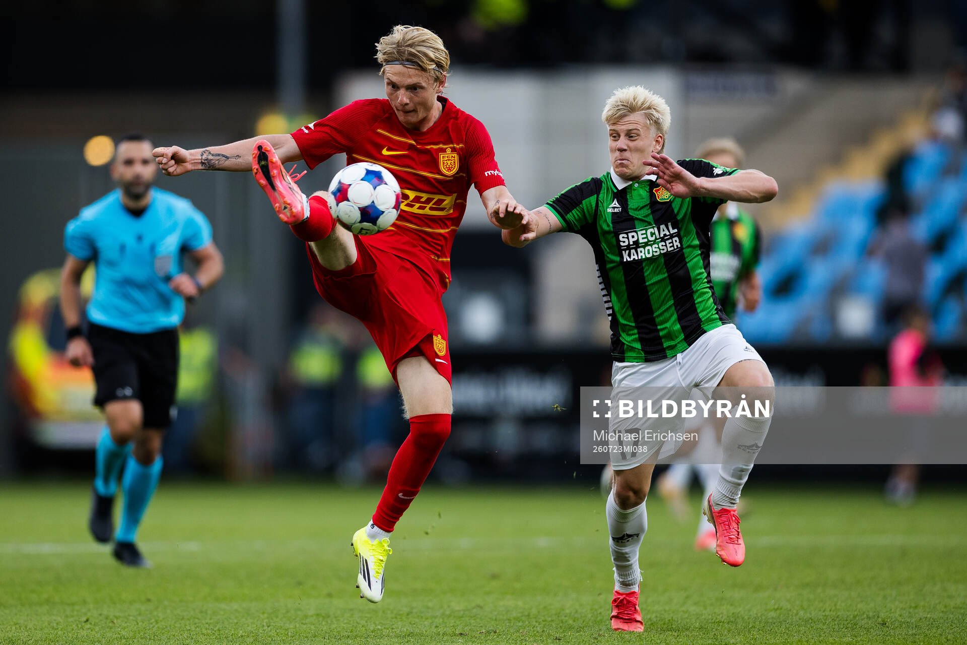 Runar Norheim of FC Nordsjälland and Robert Frosti