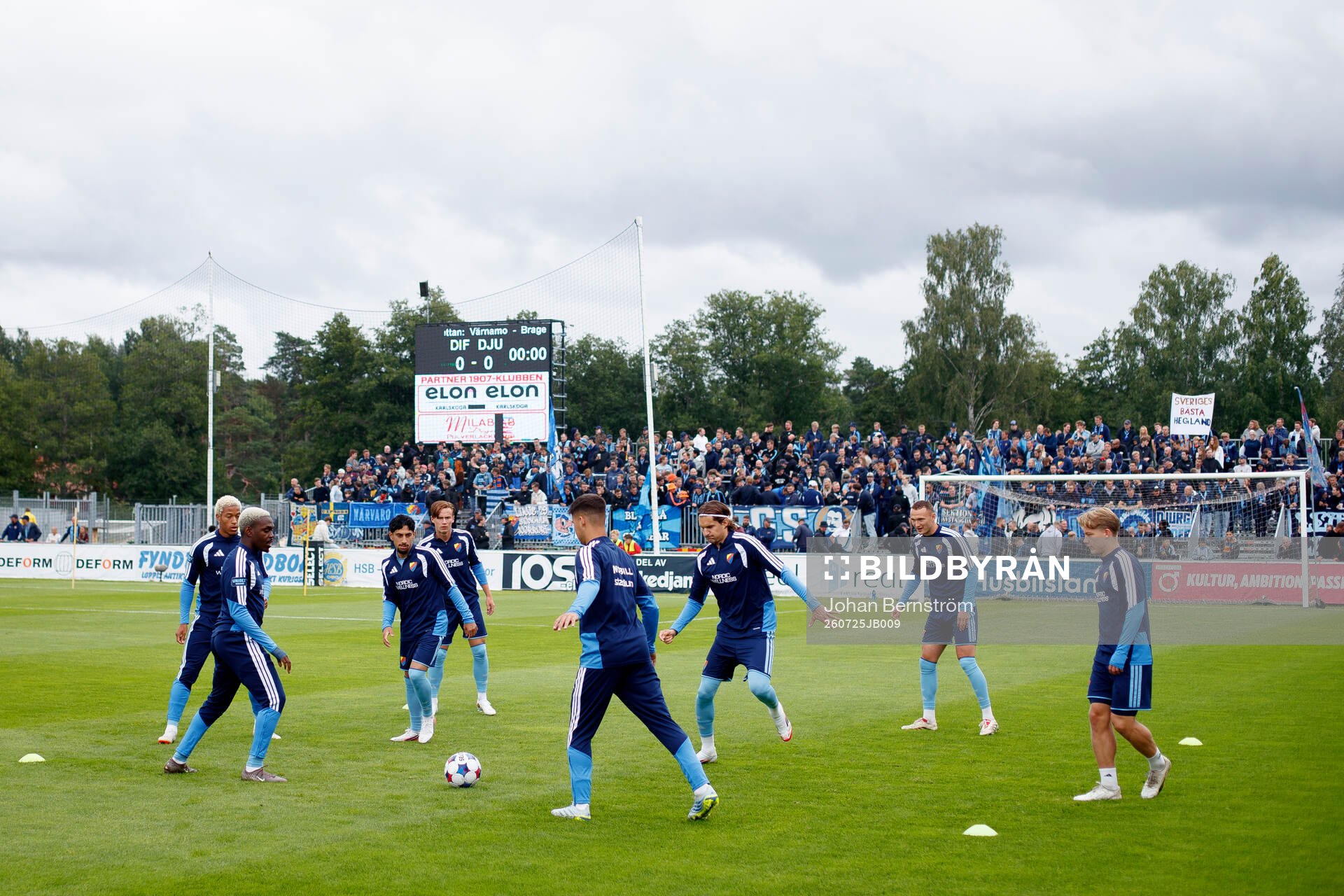 Djurgårdens spelare värmer upp