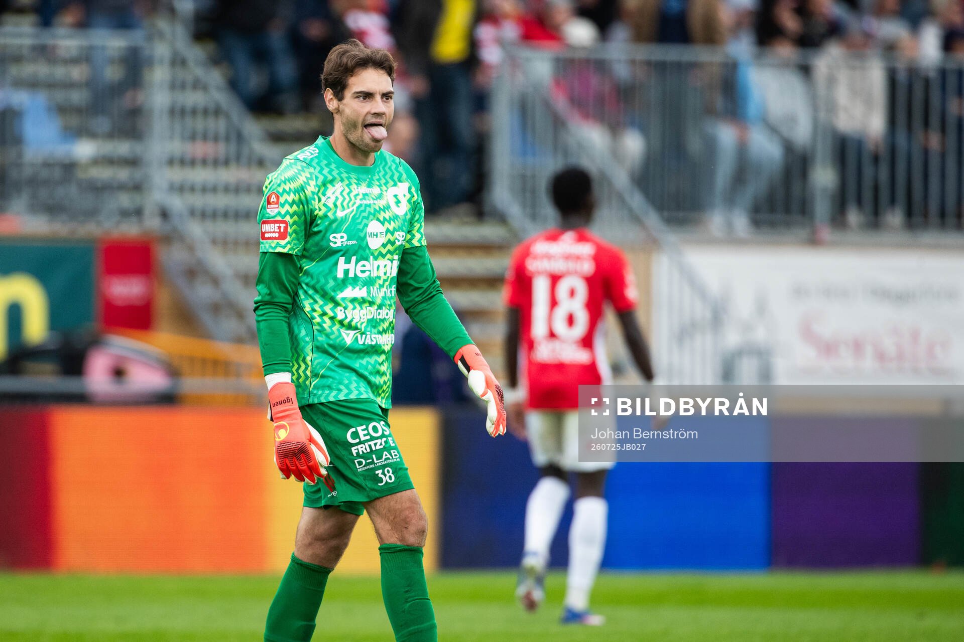 Degerfors målvakt Matvei Igonen deppar