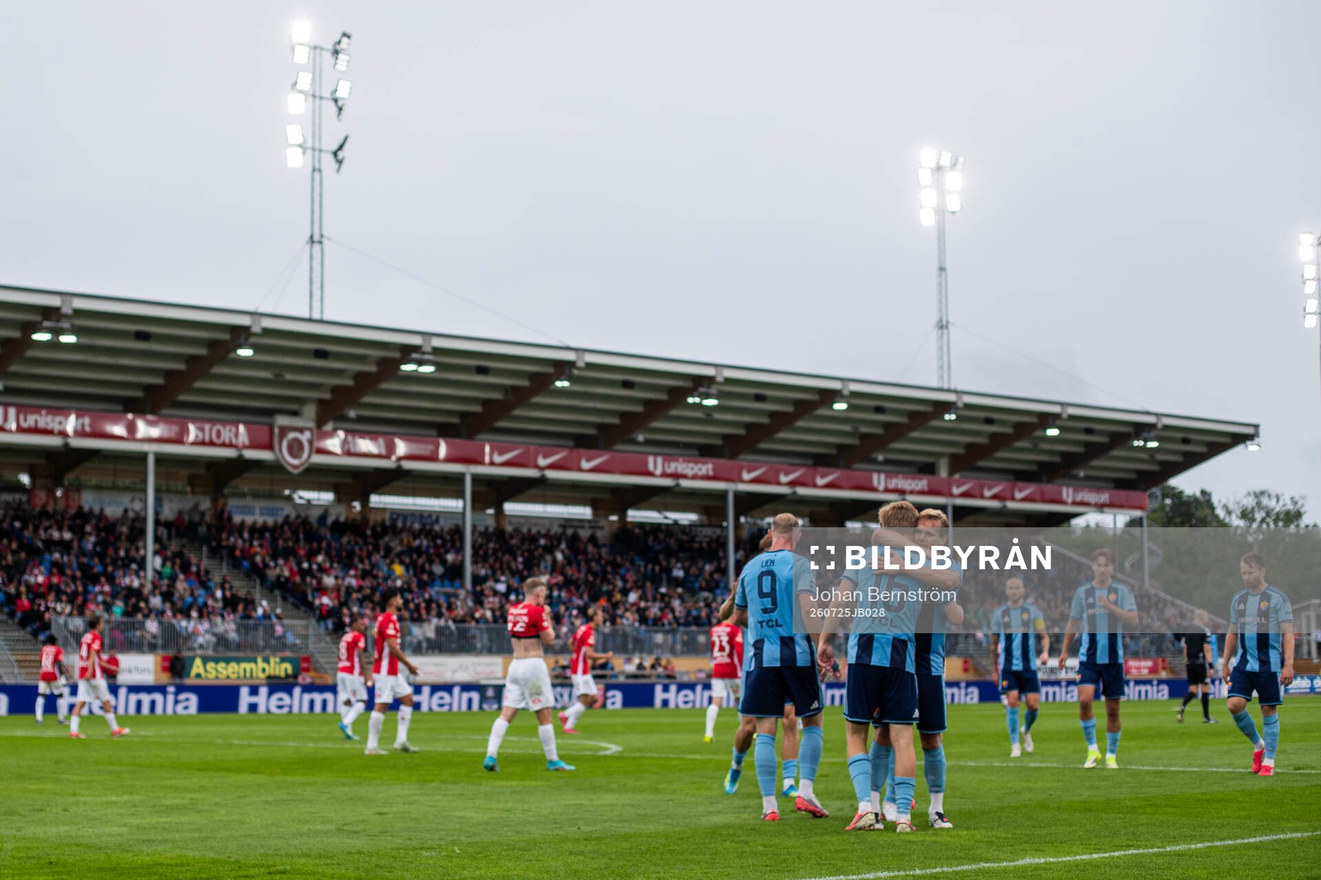 Djurgårdens Bo Hegland jublar med lagkamraterna