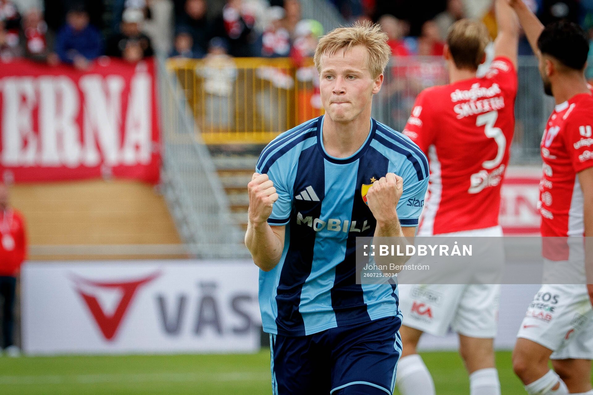 Djurgårdens Bo Hegland jublar vid 0-1