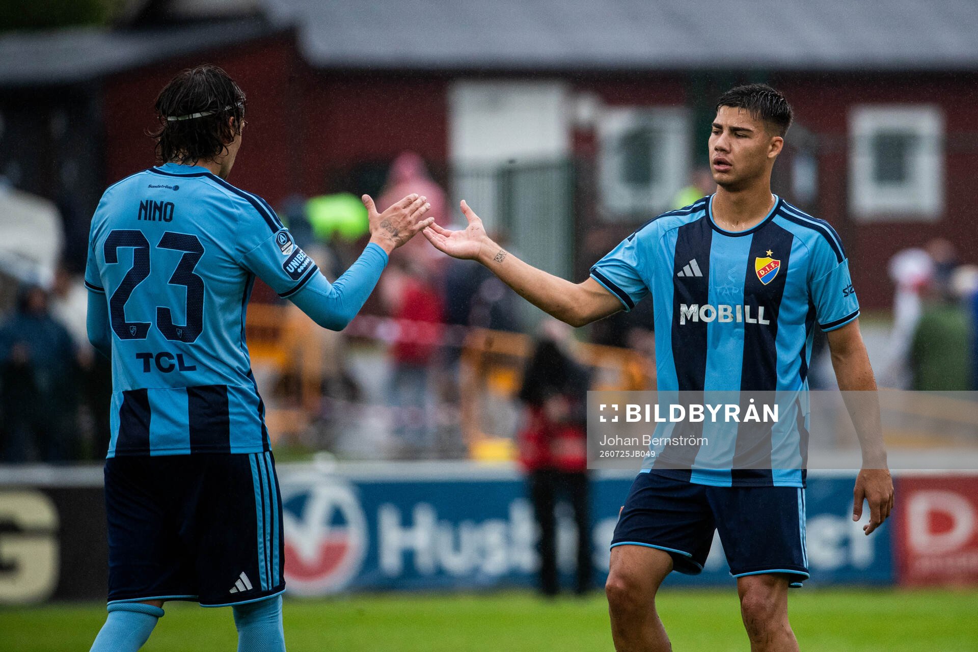 Djurgårdens Nino Zugelj och Christos Almyras jublar