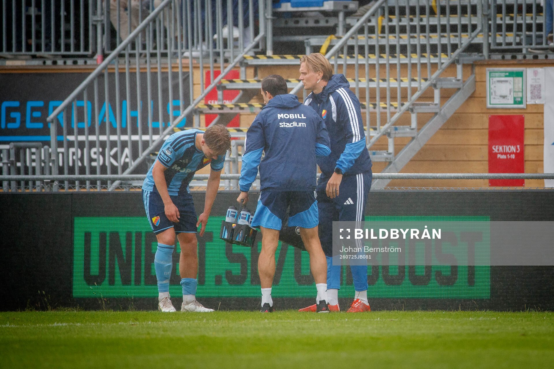 Djurgårdens Matias Siltanen lämnar planen skadad