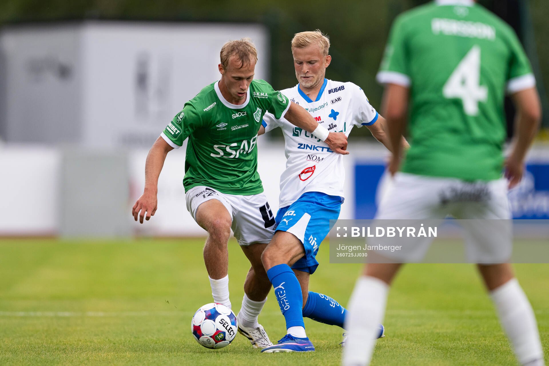 Brages Alex Mortensen och IFK Värnamos Johan Rapp