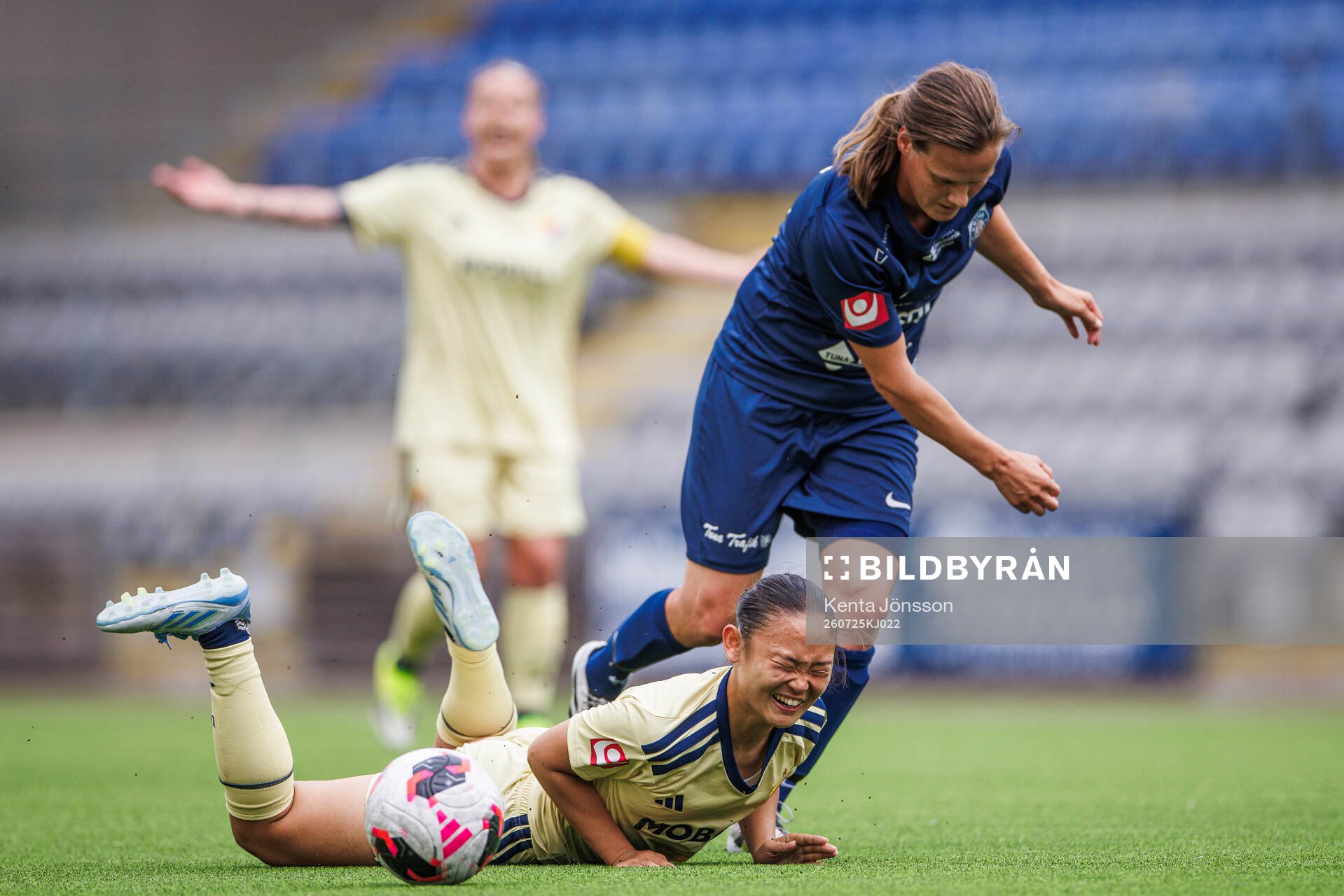 Djurgårdens Urara Watanabe och Eskilstuna United DFFs