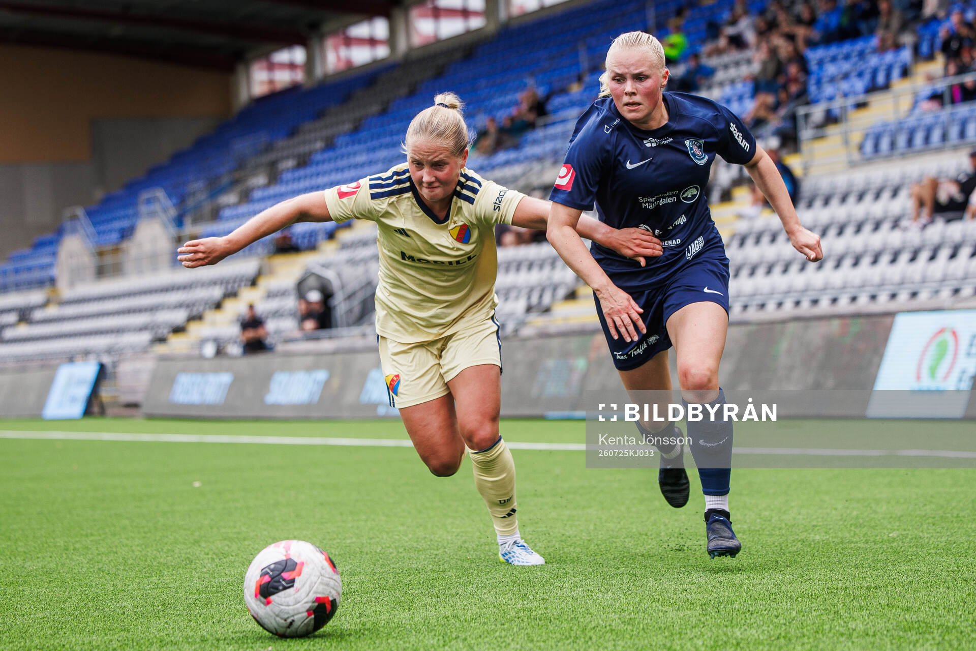 Djurgårdens Maria Olafsdottir Gros och Eskilstuna United