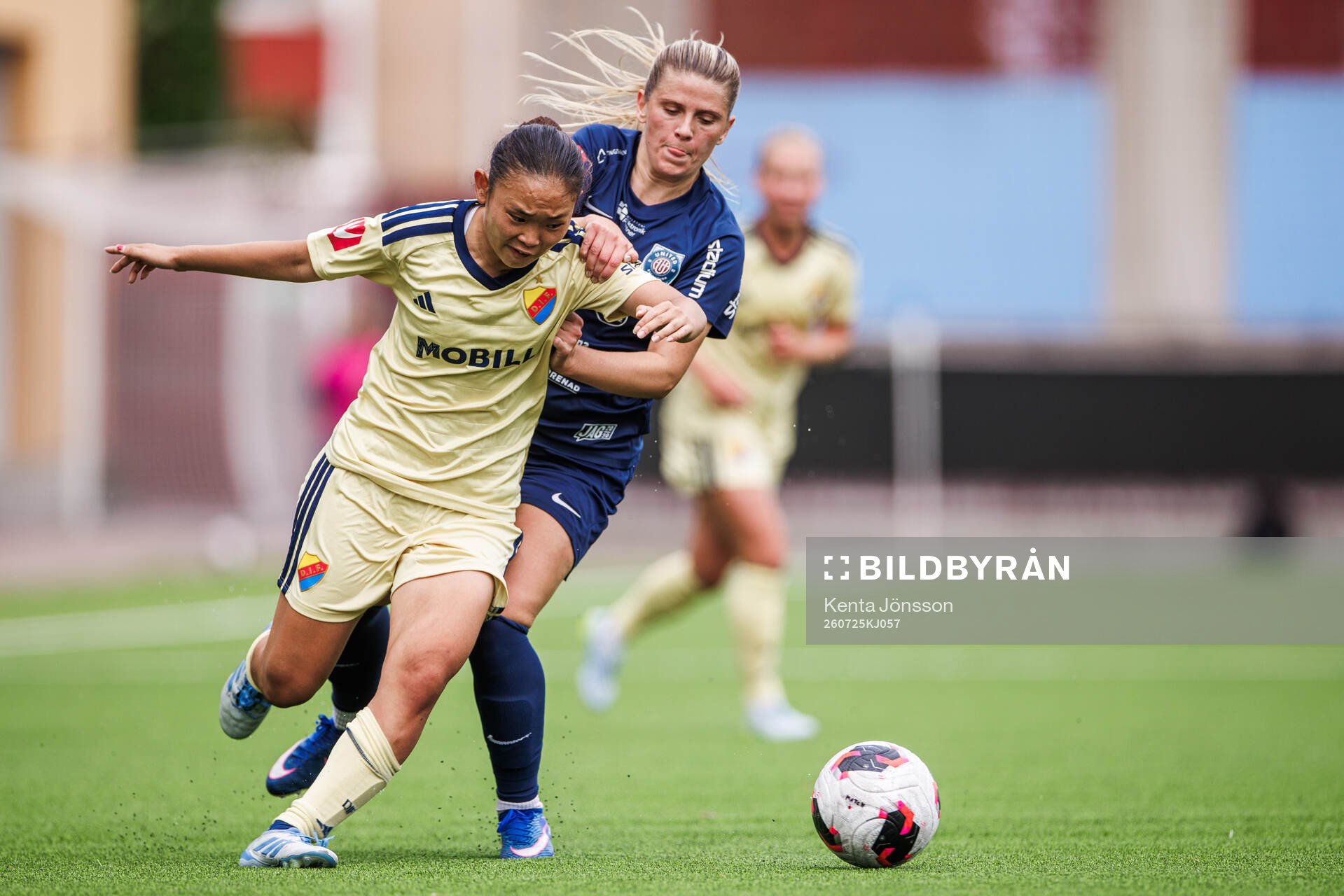 Djurgårdens Urara Watanabe och Eskilstuna United DFFs