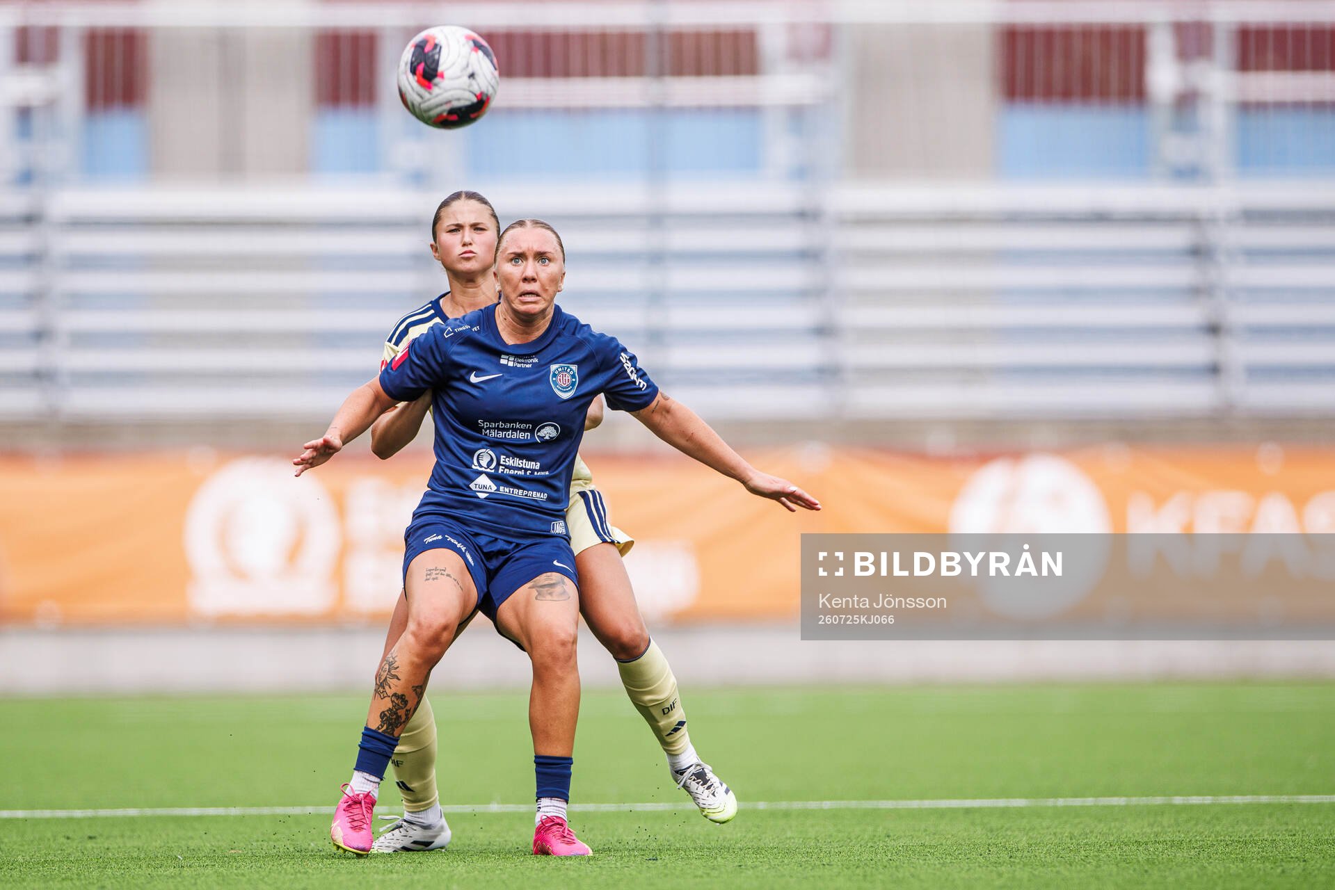 Eskilstuna United DFFs Linnea Prambrant och Djurgårdens