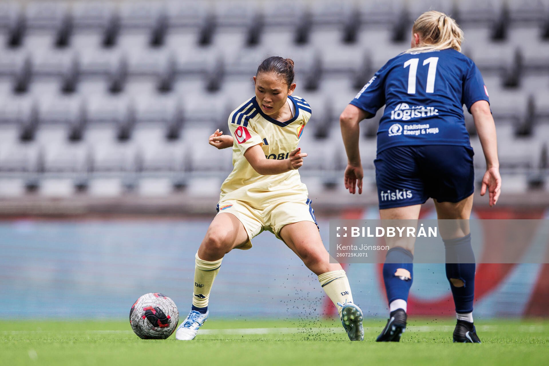 Djurgårdens Urara Watanabe och Eskilstuna United DFFs