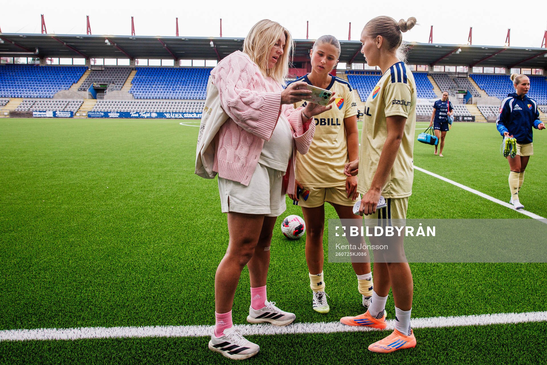 Djurgårdens Mimmi Wahlström, Meja Staffansson och Nanne