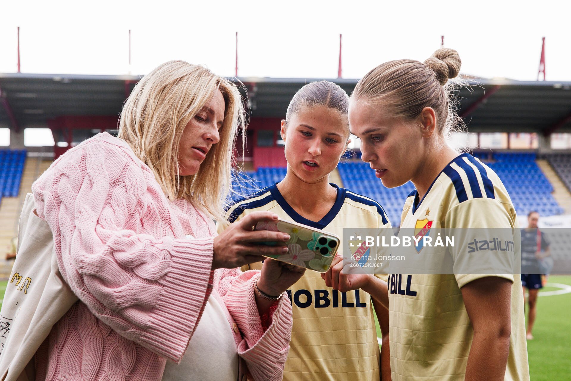Djurgårdens Mimmi Wahlström, Meja Staffansson och Nanne