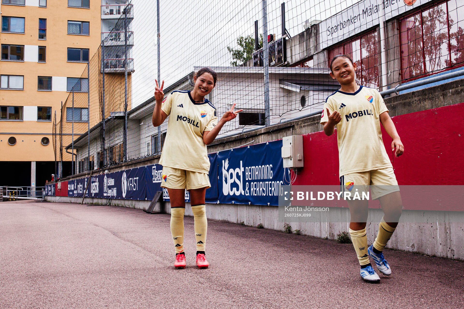 Djurgårdens Maho Hirosawa och Urara Watanabe